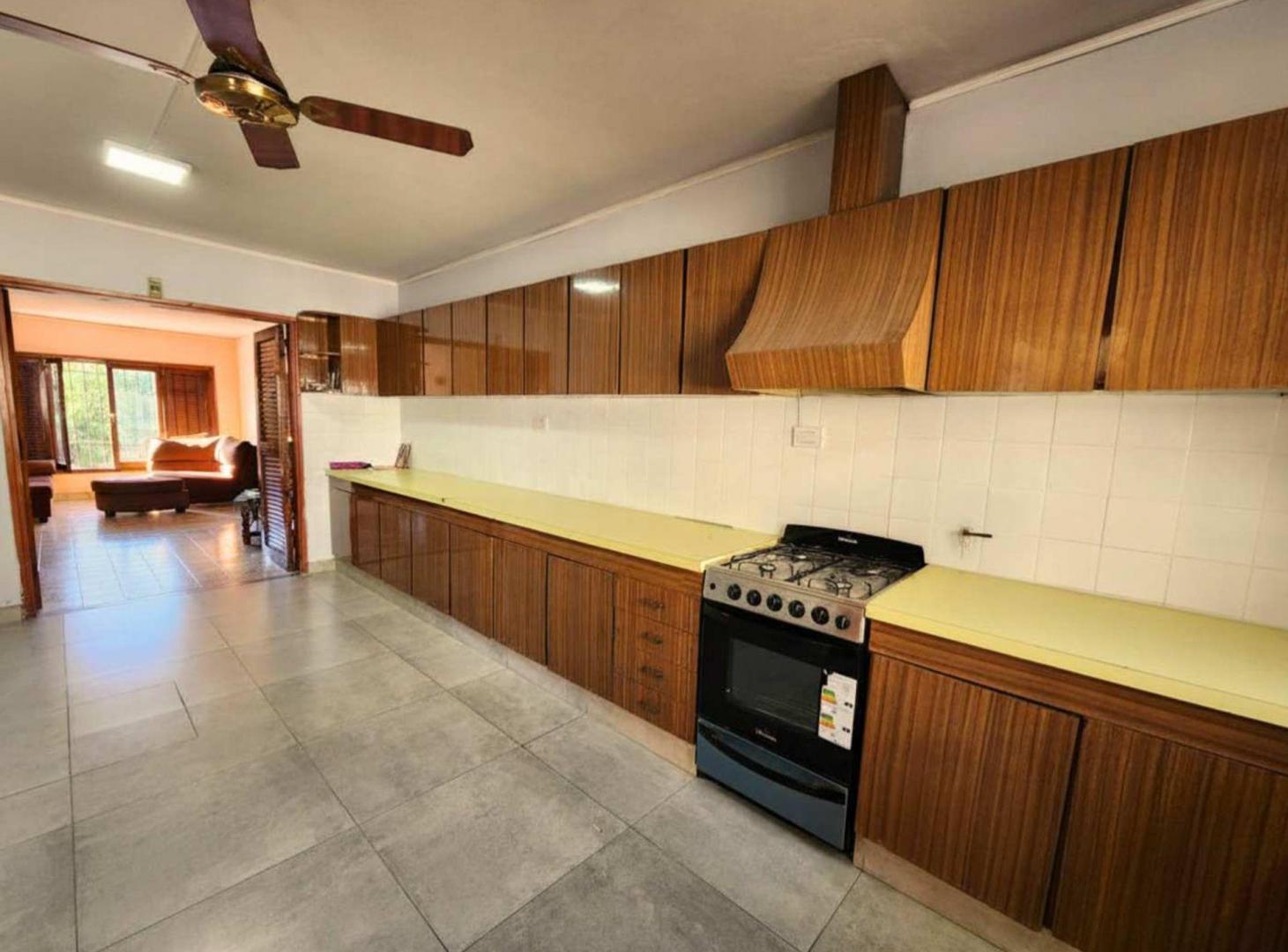 Foto de VENTA CASA 2 DORM COCHERA Y QUINCHO APTA CREDITO, imagen 4