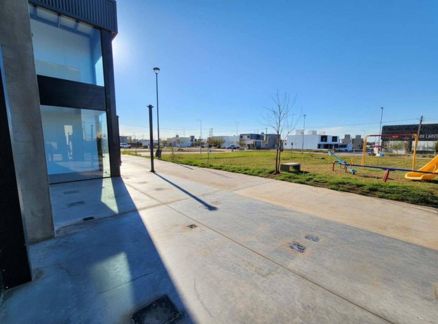 Foto de ALQUILER LOCAL 81M2 EN DOCTA SOBRE AV. LA DONOSA, imagen 4
