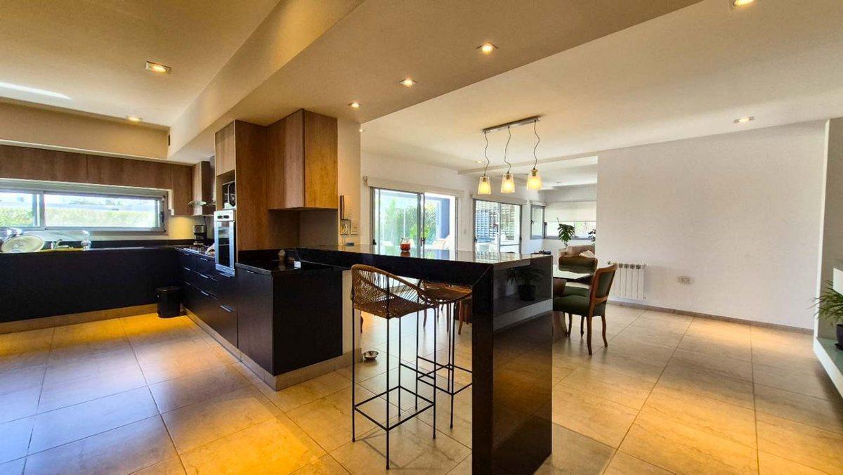 Foto de VENDO FINCAS DEL SUR 2 IMPECABLE CASA 4 DORM. PB, imagen 4