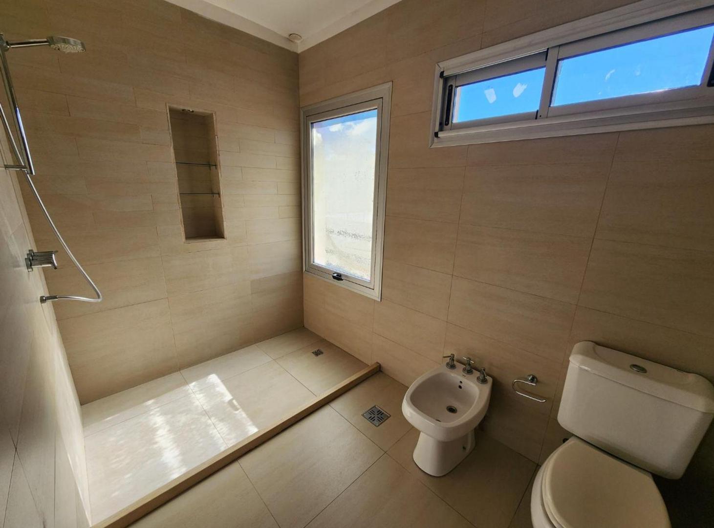 Foto de VENTA CASA HOUSING 2 DORMITORIOS PILETA CARLOS PAZ, imagen 3