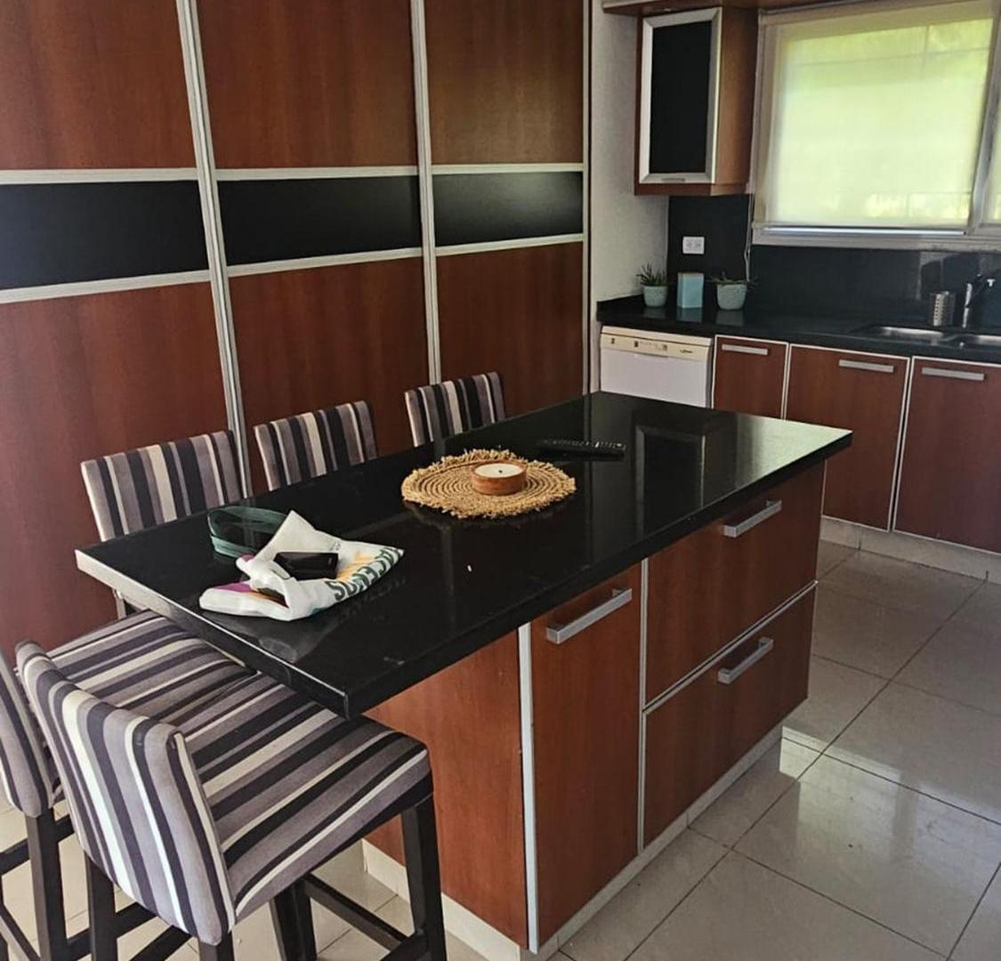 Foto de VENTA CASA 4 DORMITORIOS B° PRIVADO LOS SAUCES, imagen 4