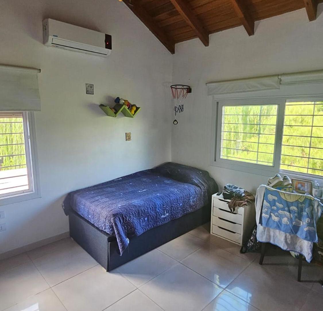 Foto de VENTA CASA 4 DORMITORIOS B° PRIVADO LOS SAUCES, imagen 1