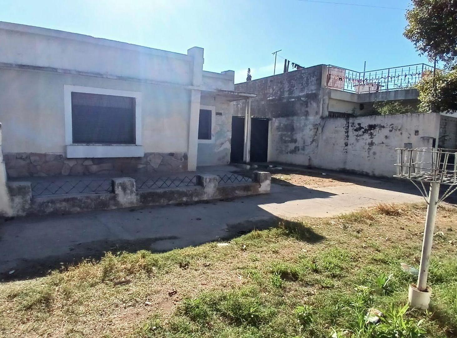 Foto de CASA MAS DEPTO A REFACCIONAR B° LOS PLATANOS, imagen 2
