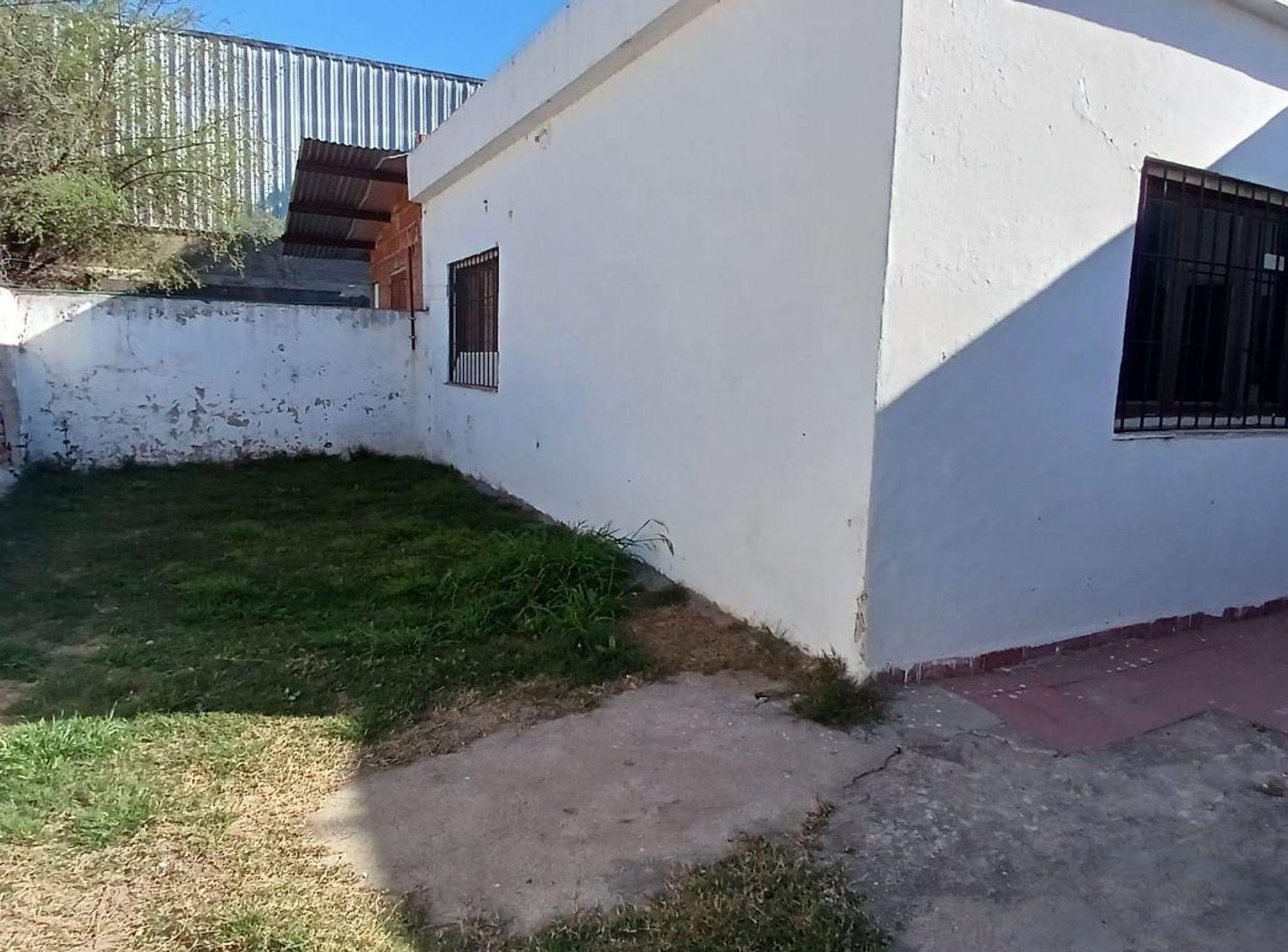 Foto de CASA MAS DEPTO A REFACCIONAR B° LOS PLATANOS, imagen 1