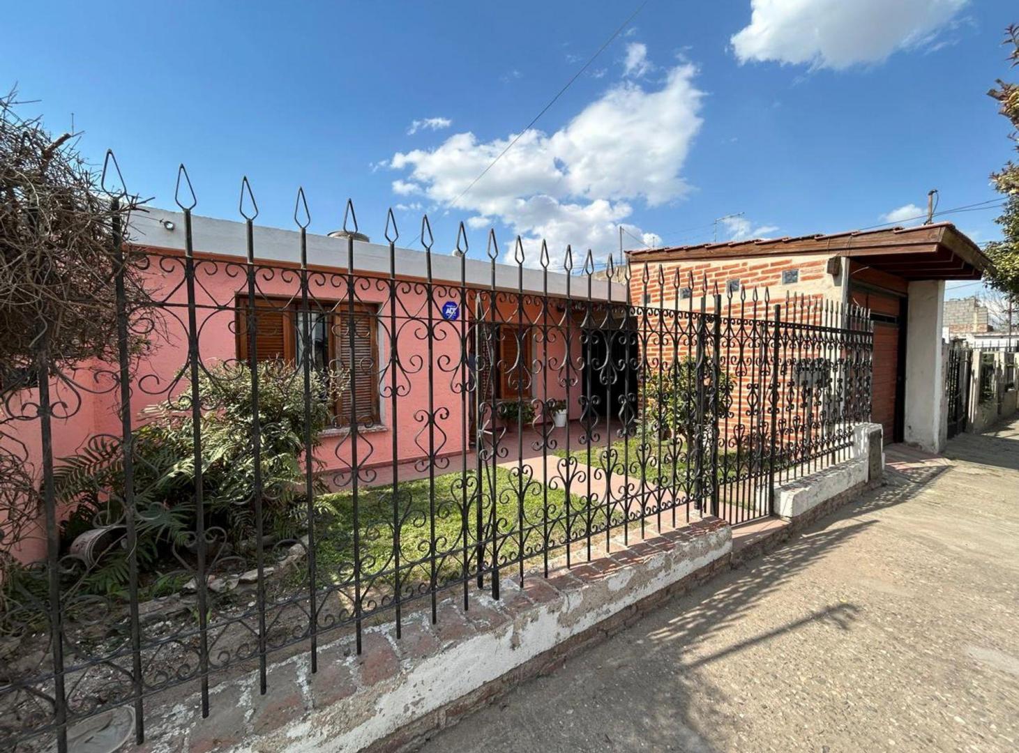Foto de VENTA CASA y DEPARTAMENTO EN JOSE IGNACIO DIAS, imagen 1