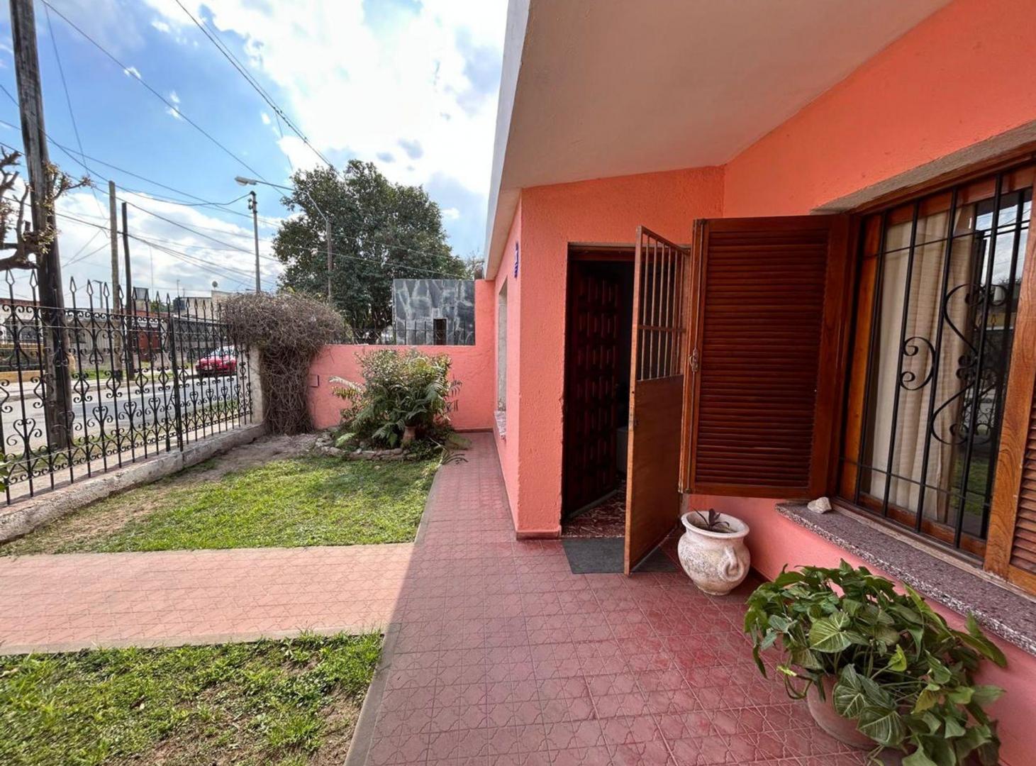 Foto de VENTA CASA y DEPARTAMENTO EN JOSE IGNACIO DIAS, imagen 3