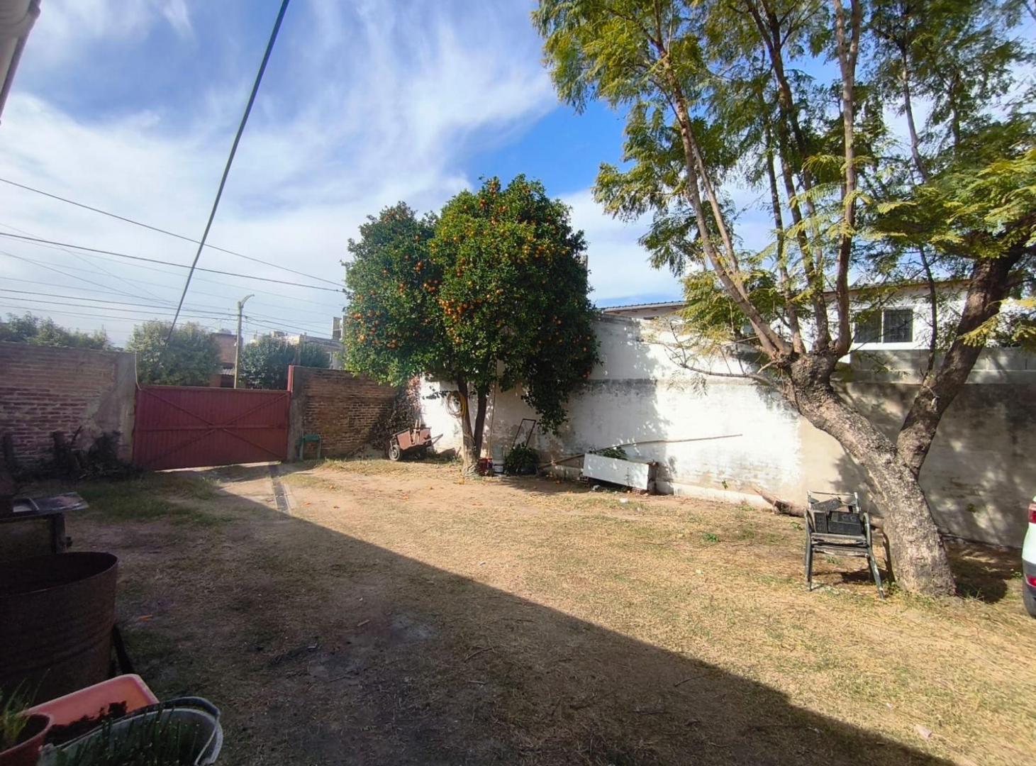 Foto de SE VENDE GRAN TERRENO CON CASA A REFACCIONAR, imagen 1