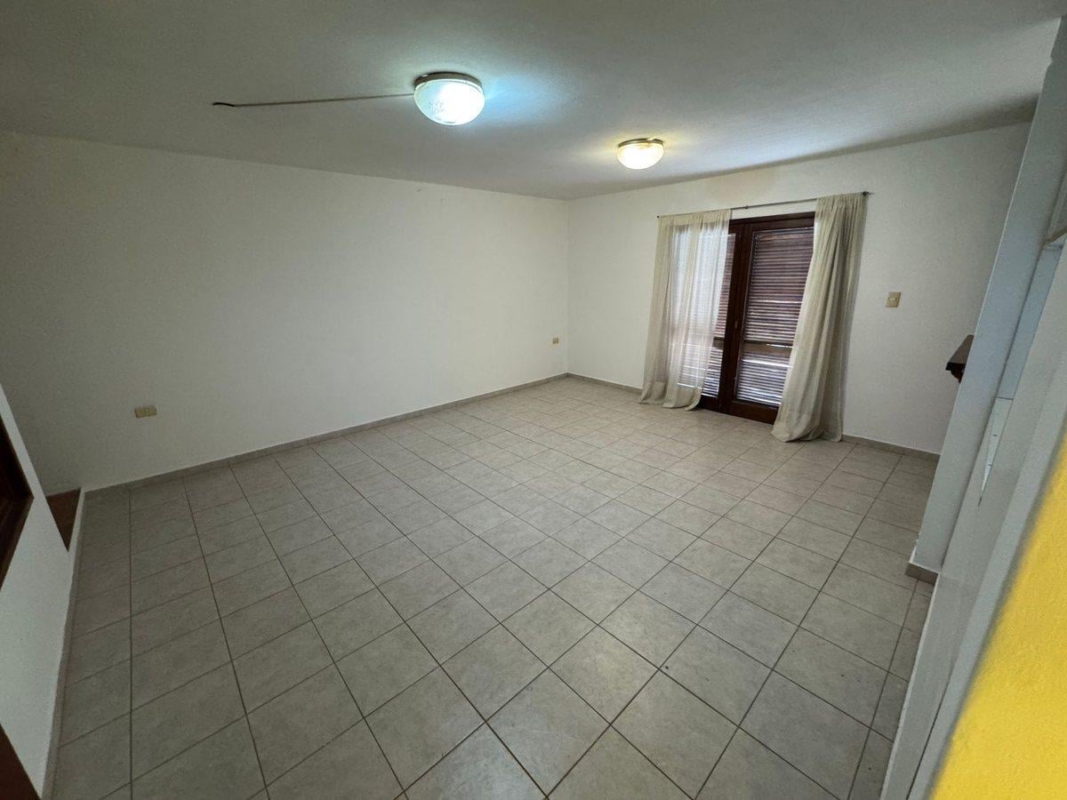 Foto de VENTA CASA JUNIORS CUATRO DORMITORIOS CON QUINCHO, imagen 4