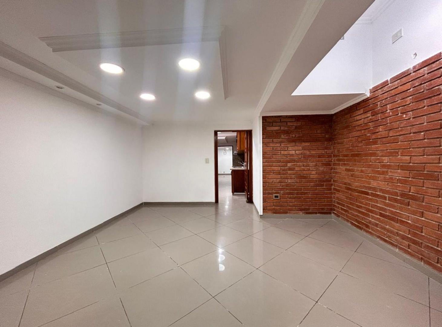 Foto de VENTA CASA 3 DORM B° IPONA RECICLADA A NUEVA, imagen 1