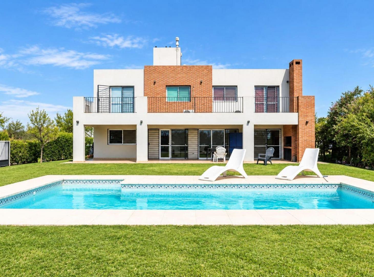 Foto de VENDO CASA 4 DORMITORIOS "EL VIEJO ALGARROBO", imagen 1