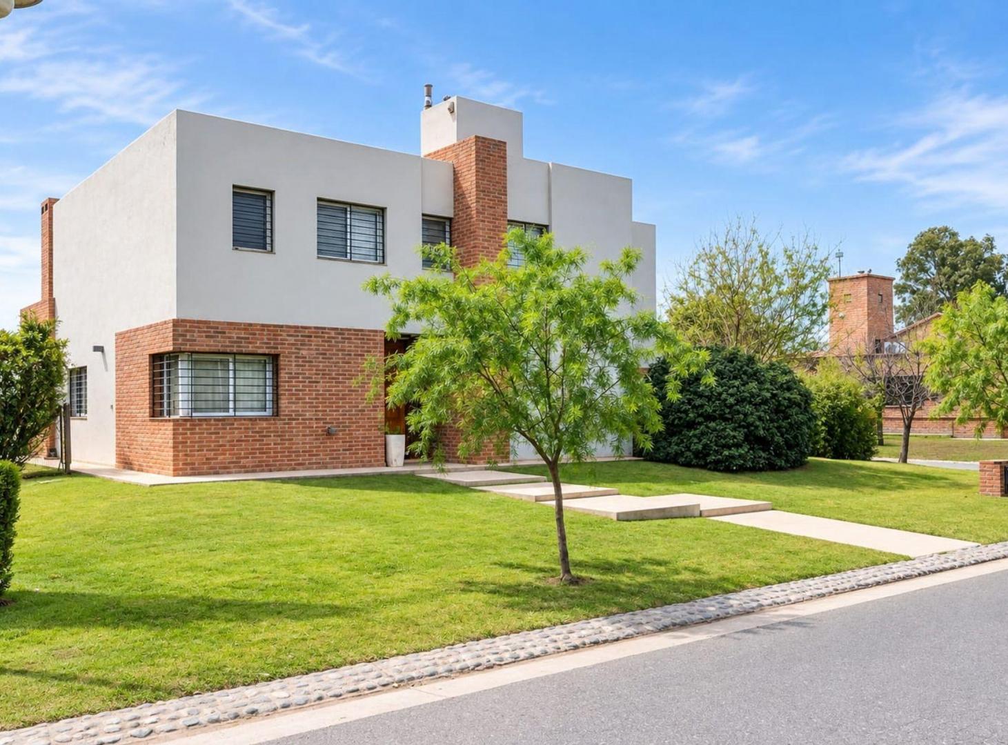 Foto de VENDO CASA 4 DORMITORIOS "EL VIEJO ALGARROBO", imagen 2