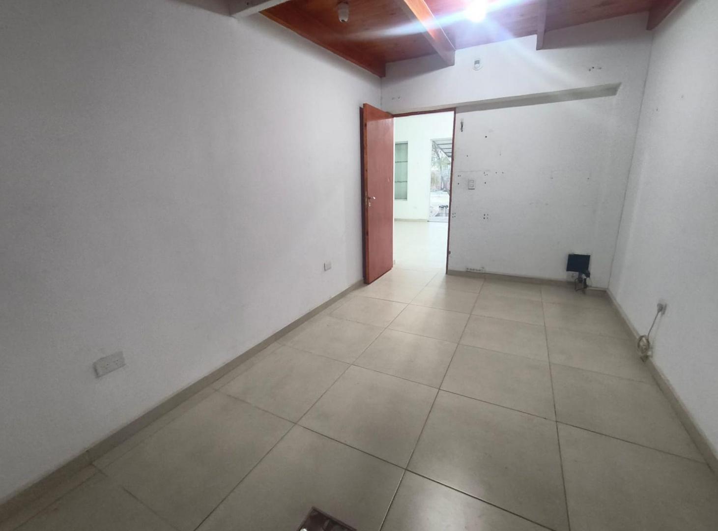 Foto de LOCAL COMERCIAL EN ALQUILER BARRIO UNIVERSITARIO, imagen 4
