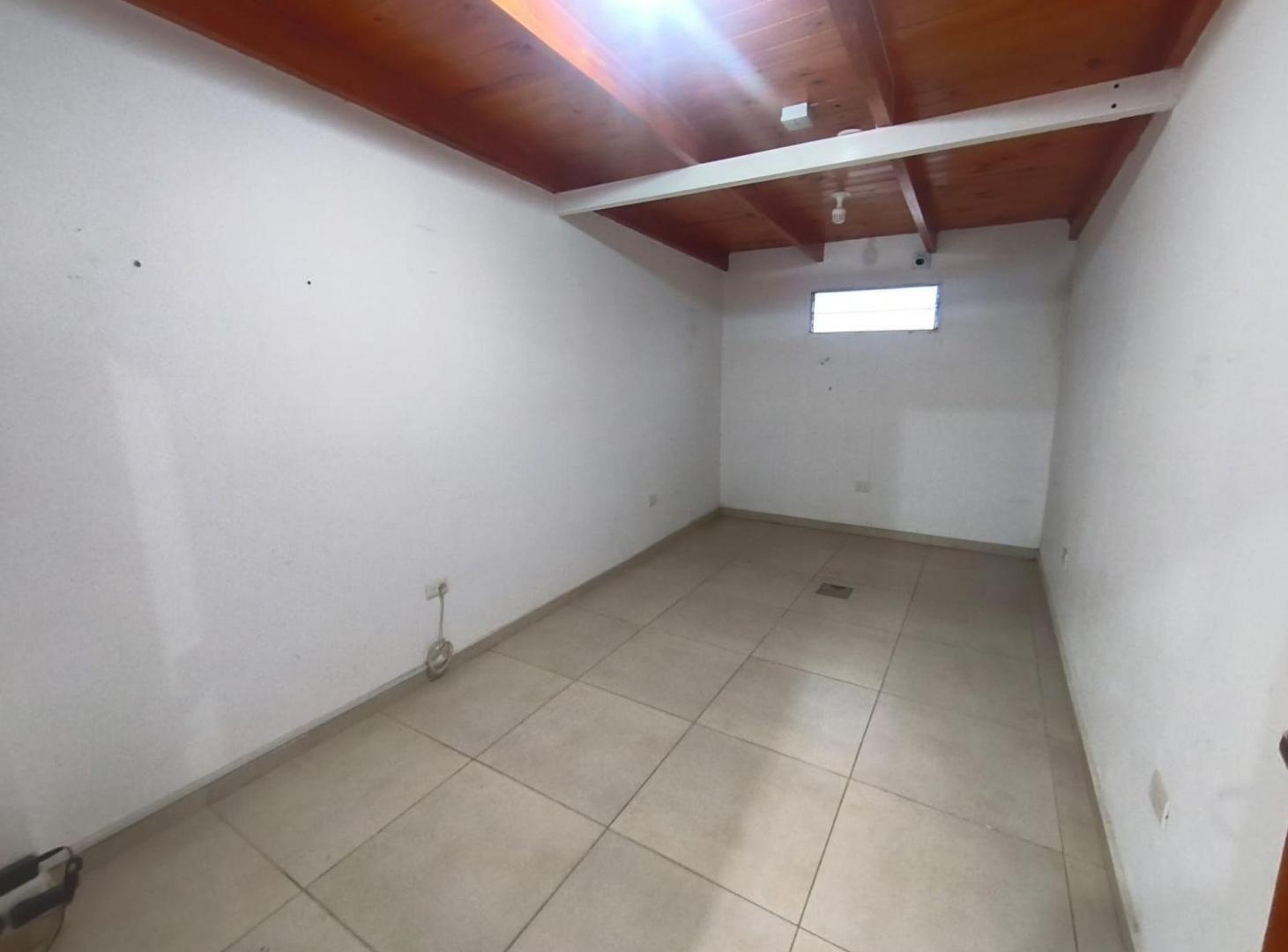 Foto de LOCAL COMERCIAL EN ALQUILER BARRIO UNIVERSITARIO, imagen 3