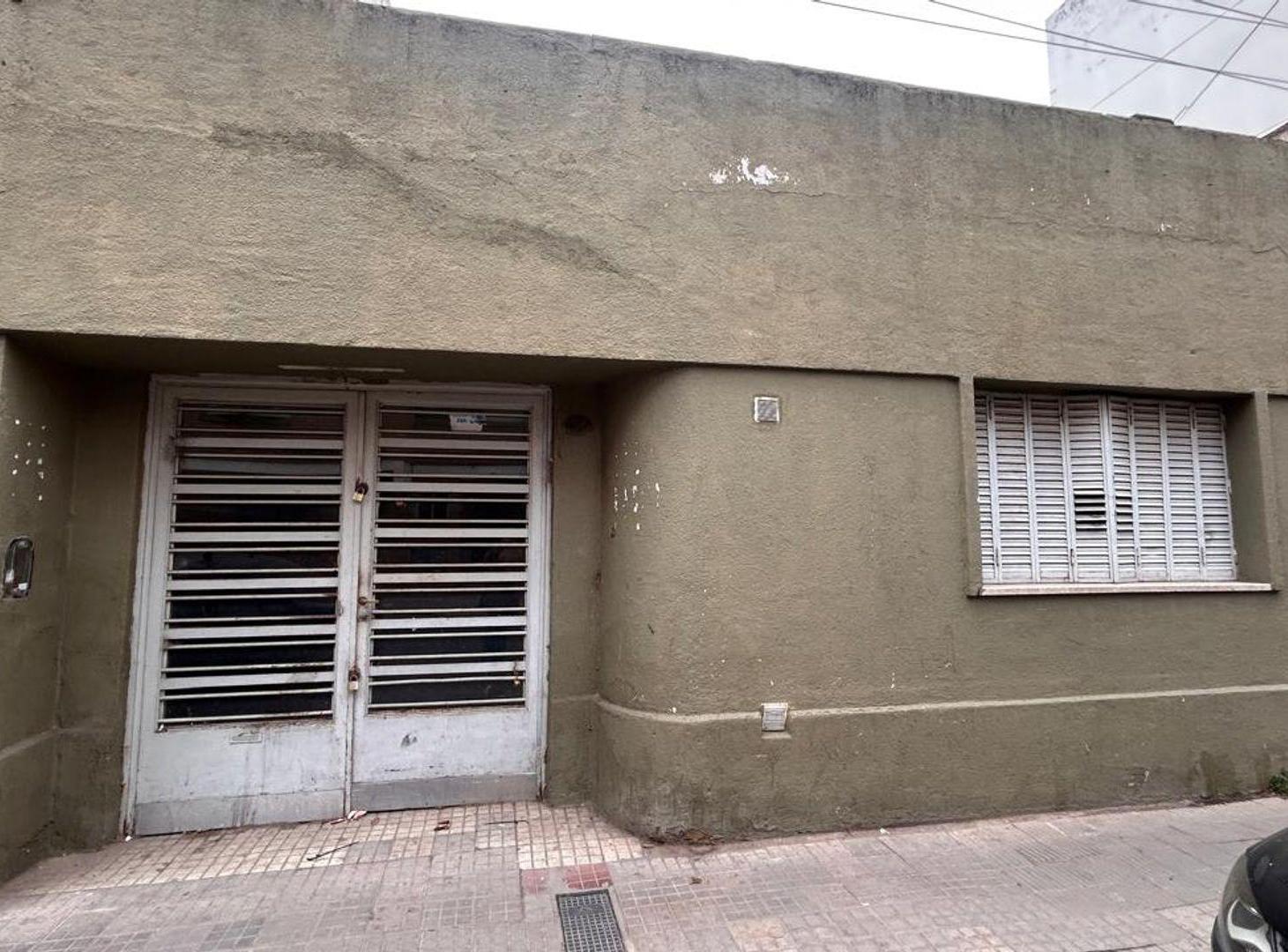 Foto de VENTA CASA DEMOLER EN ALBERDI, imagen 1