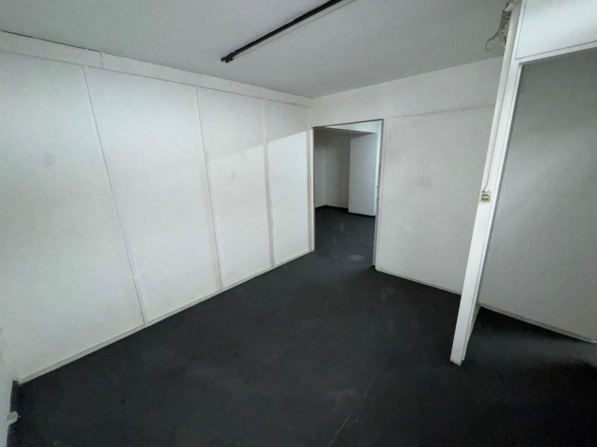 Foto de VENTA LOCAL CENTRO CON BAÑO Y OFICINAS, imagen 5