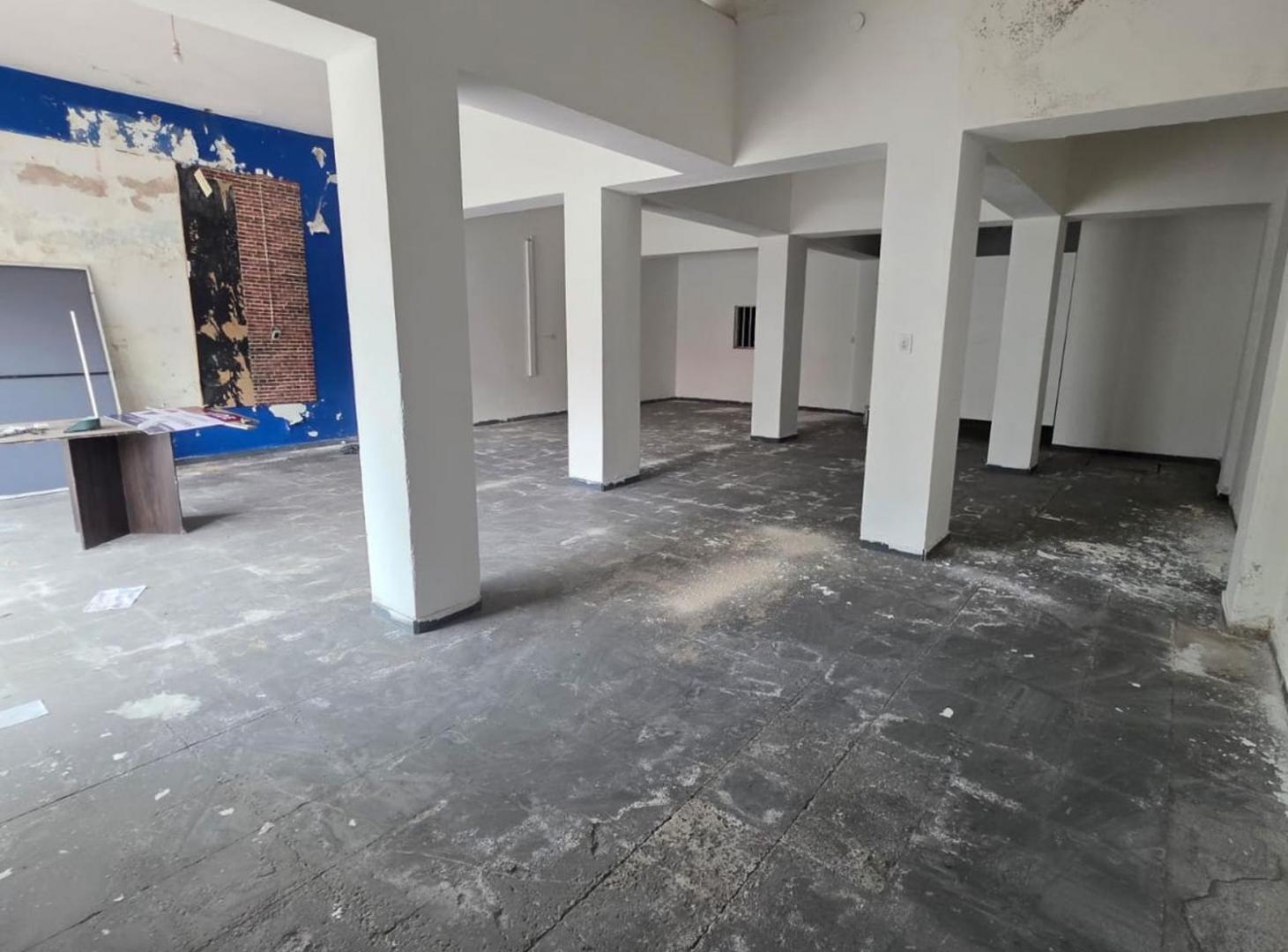 Foto de VENTA LOCAL BARRIO GENERAL BUSTOS SOBRE AV. ALEM, imagen 3