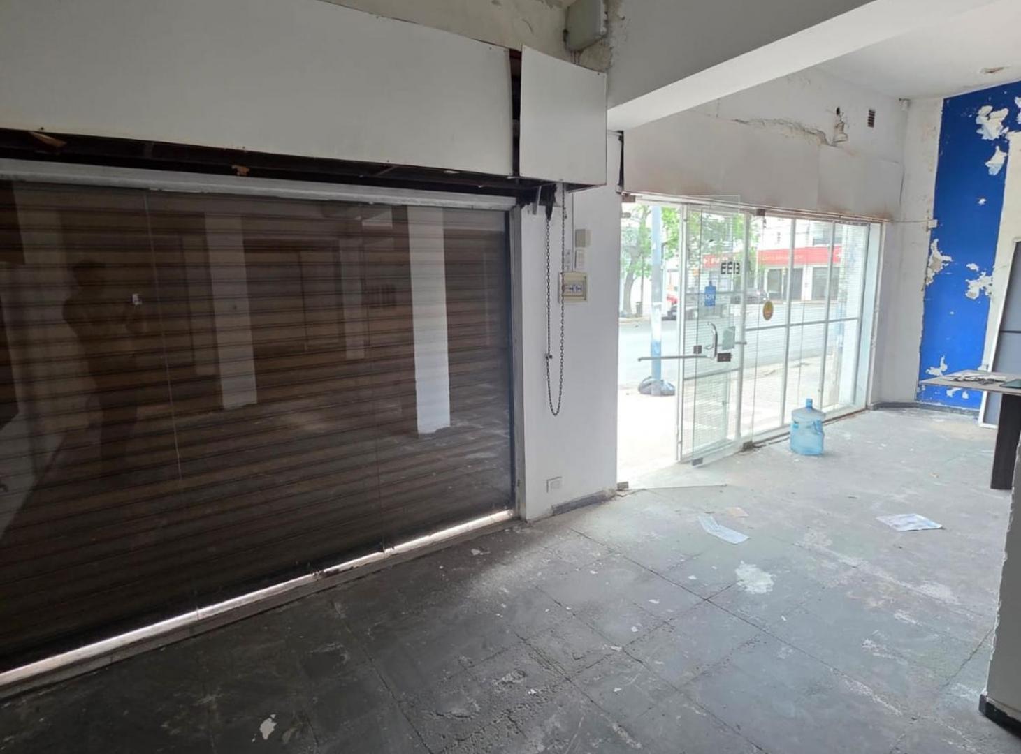 Foto de VENTA LOCAL BARRIO GENERAL BUSTOS SOBRE AV. ALEM, imagen 4
