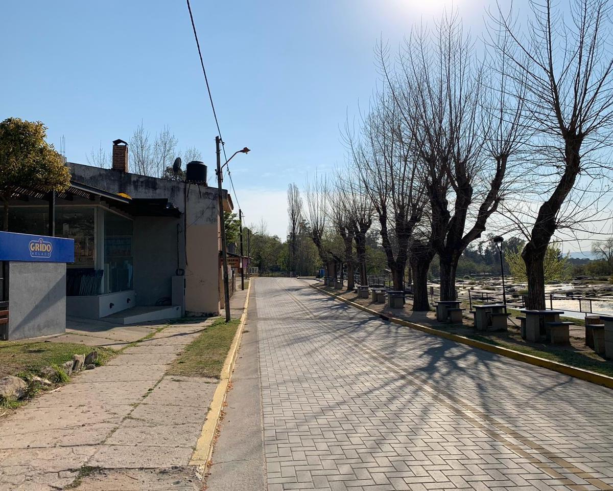 Local Sobre Costanera de Cabalango con Importante Lote 3