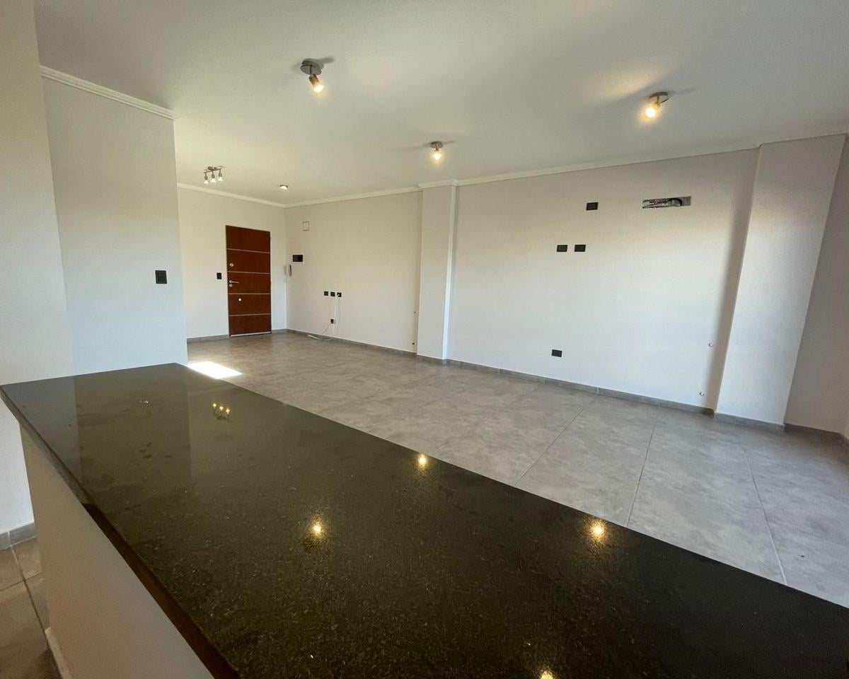 DEPARTAMENTO CÉNTRICO EN VILLA CARLOS PAZ DE CATEGORÍA EN VENTA