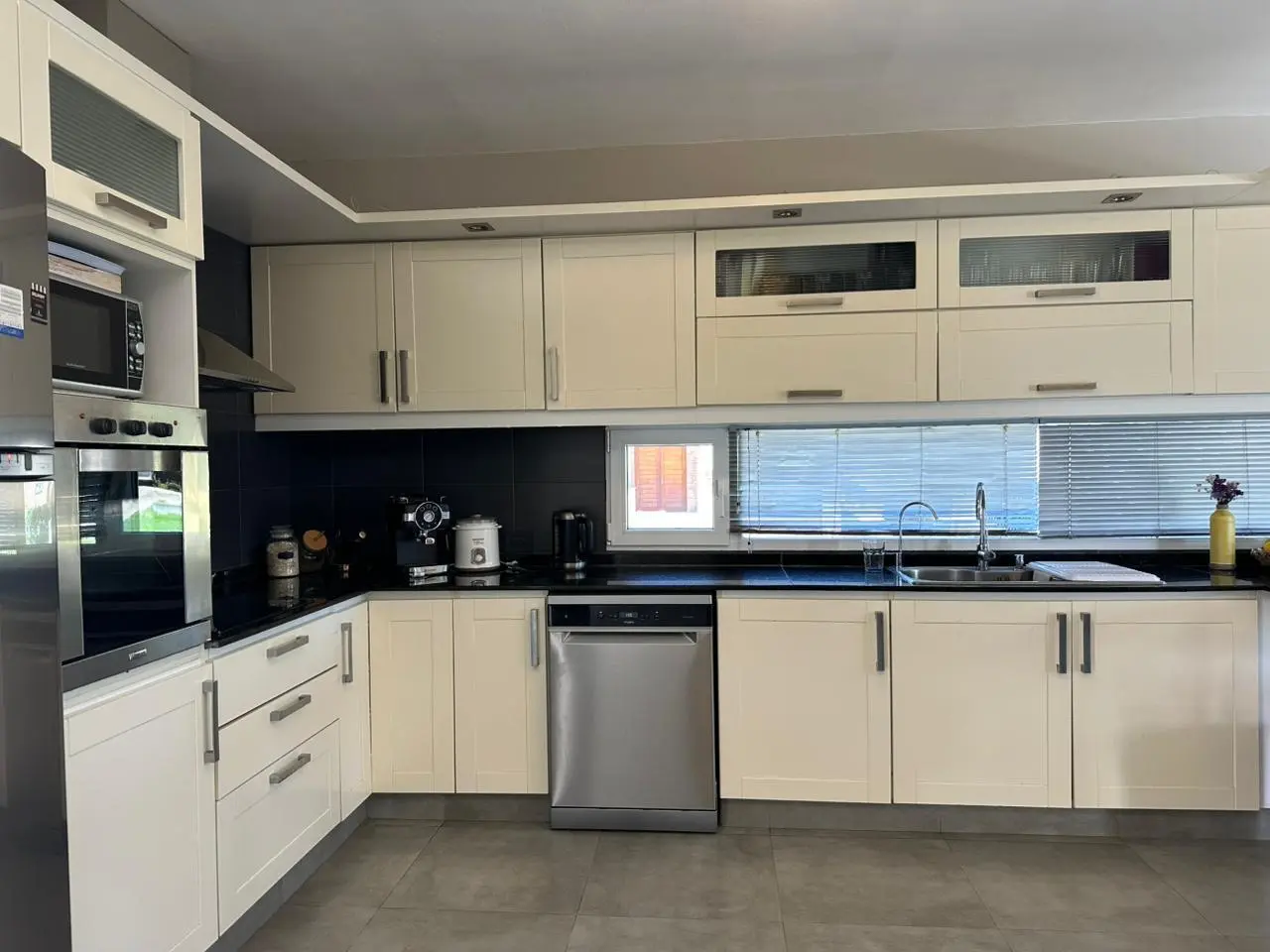 CASA EN VENTA  3 DORMITORIOS EN BECCIU 2