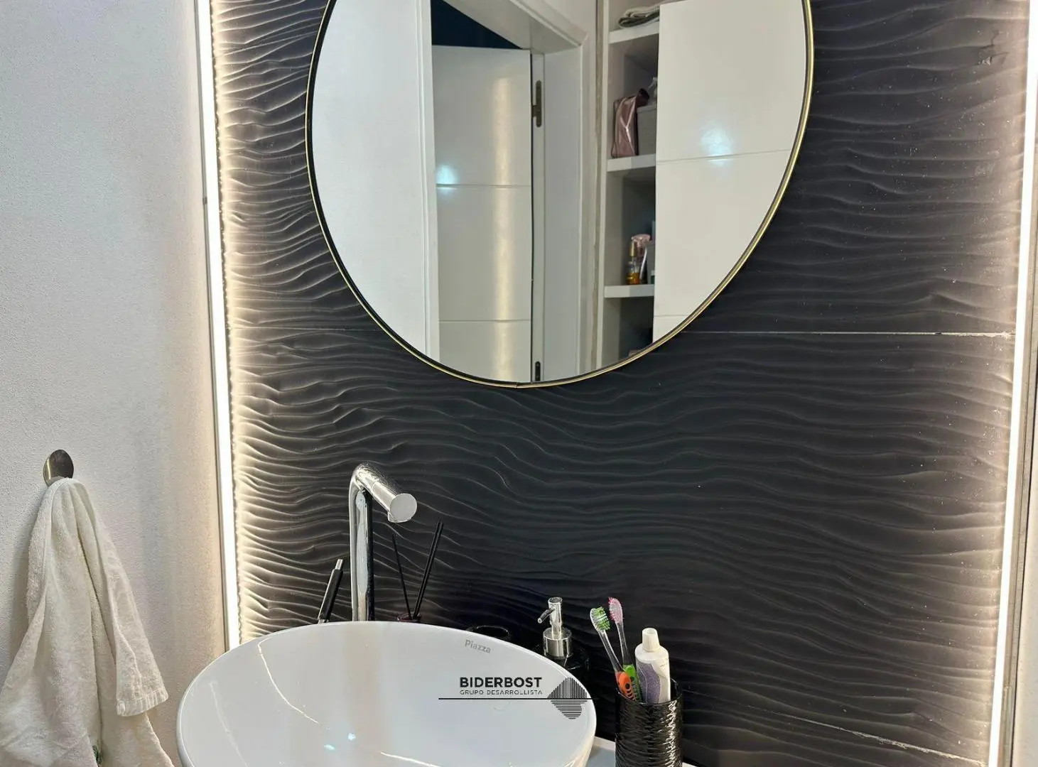 CASA MODERNA EN VENTA EN LAGO AZUL 8