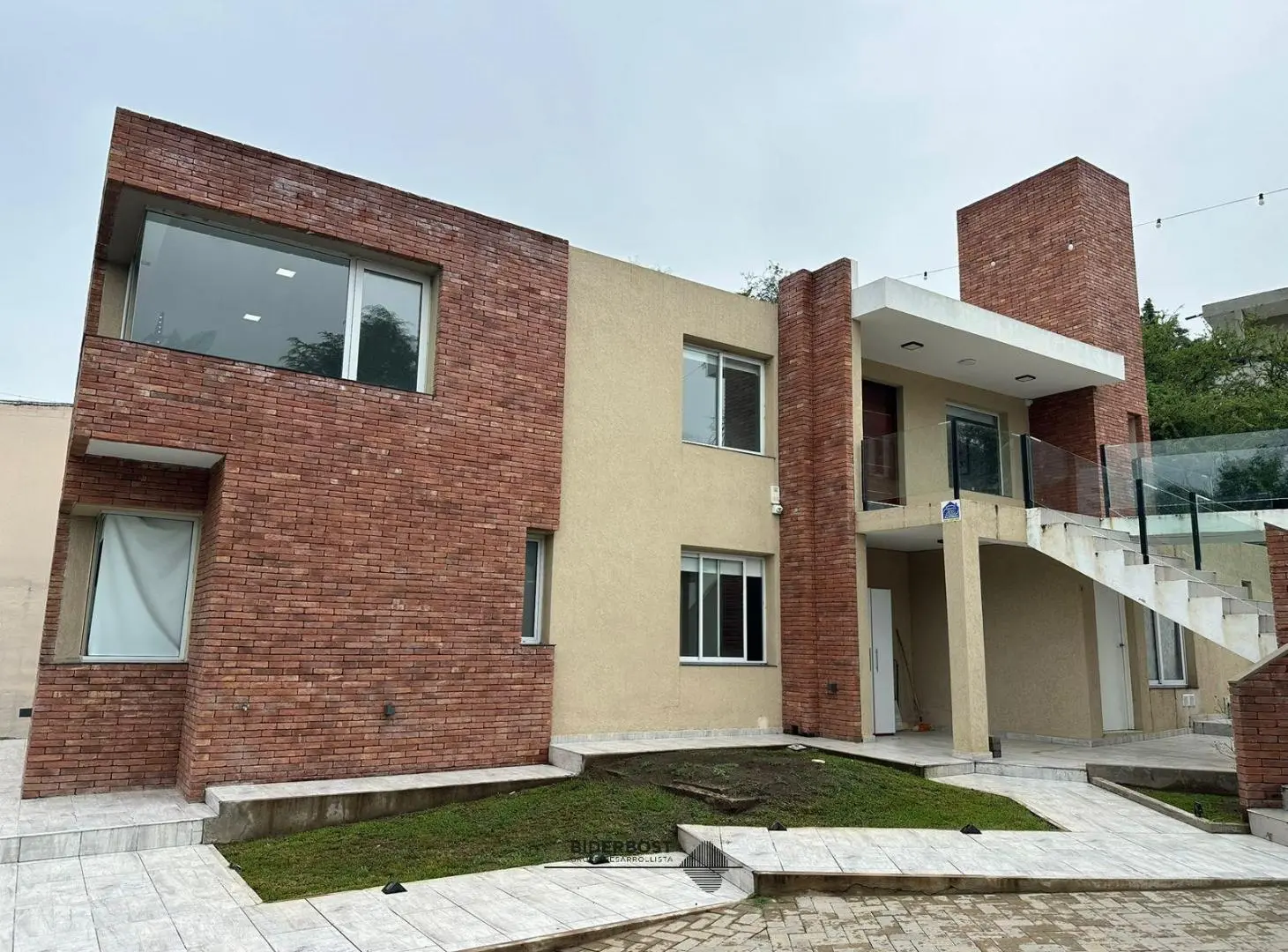 CASA MODERNA EN VENTA EN LAGO AZUL 2