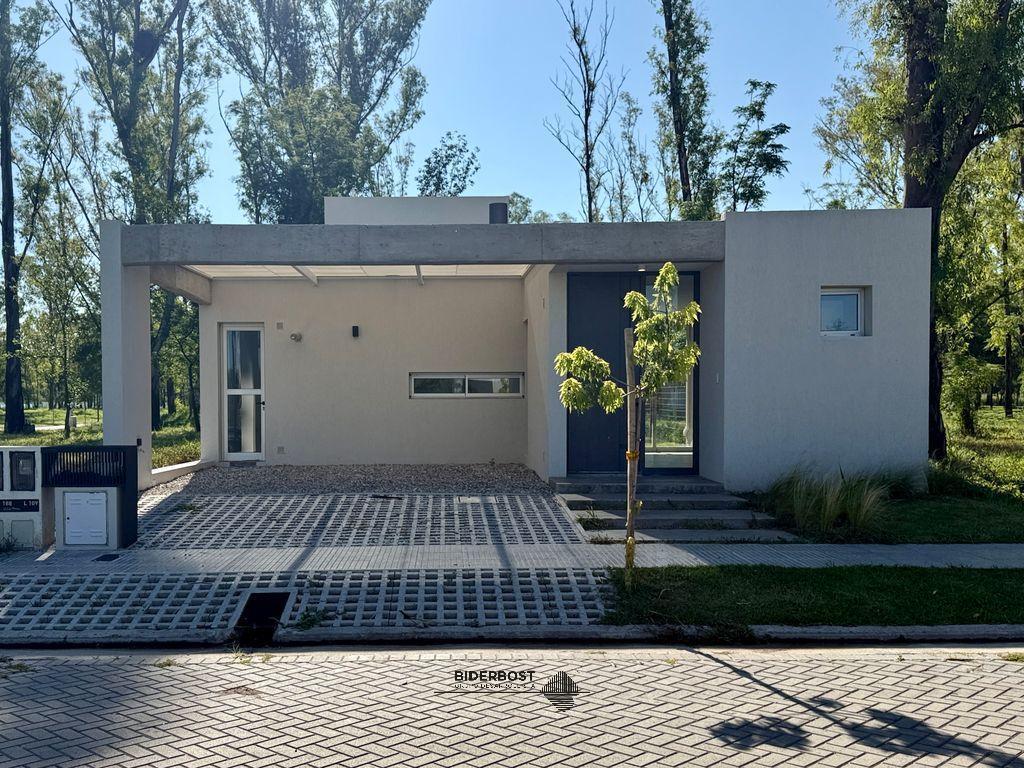 CASA EN VENTA/ALQ ANUAL EN NUEVO MALAGUEÑO