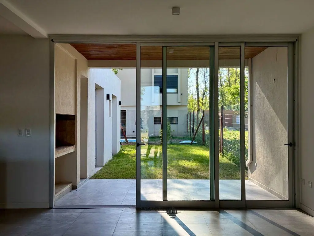CASA EN VENTA/ALQ ANUAL EN NUEVO MALAGUEÑO 3