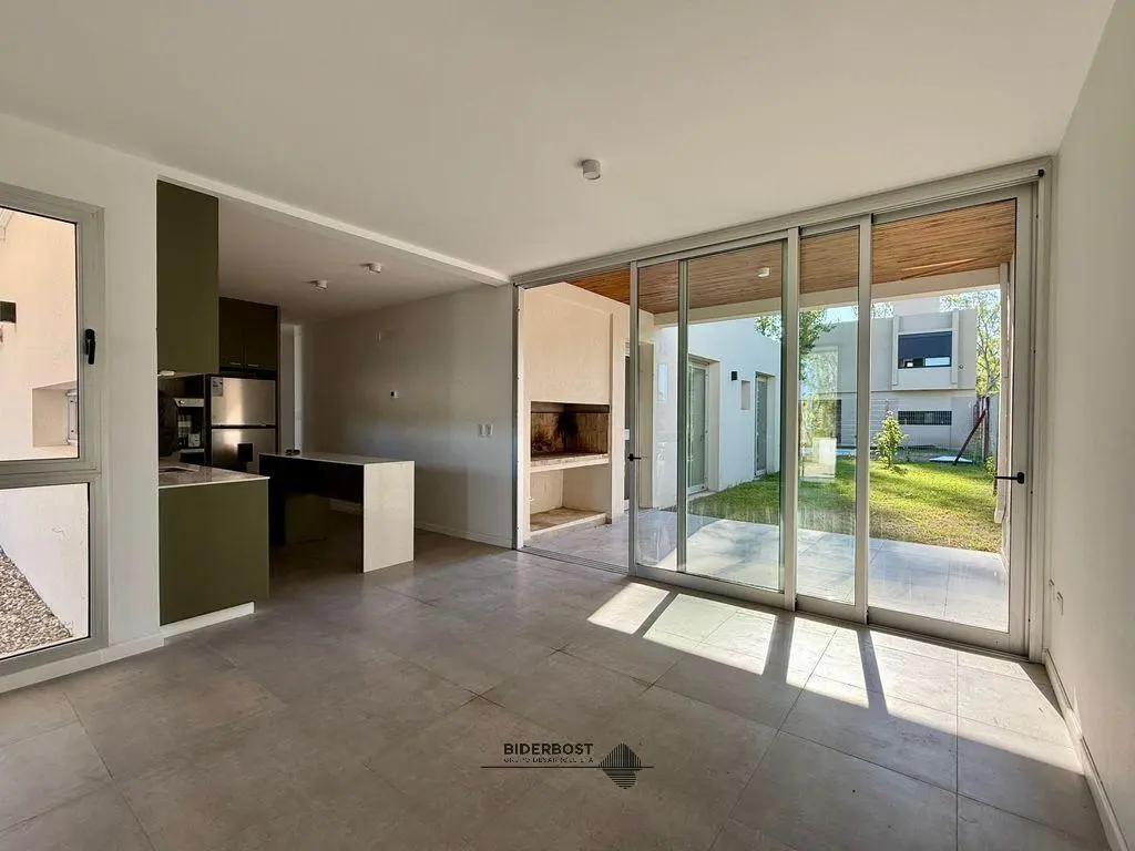 CASA EN VENTA/ALQ ANUAL EN NUEVO MALAGUEÑO 4