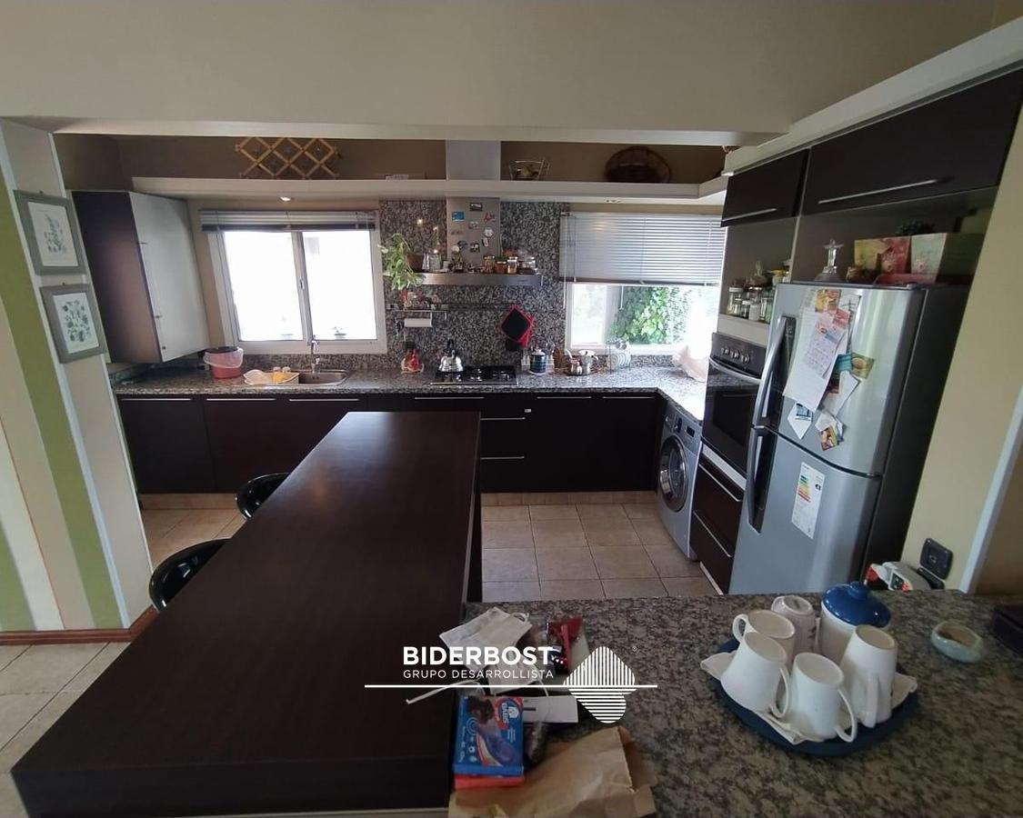 Foto de SE VENDE IMPORTANTE CASA EN B BECCIU, EXCELENTES VISTAS, imagen 3