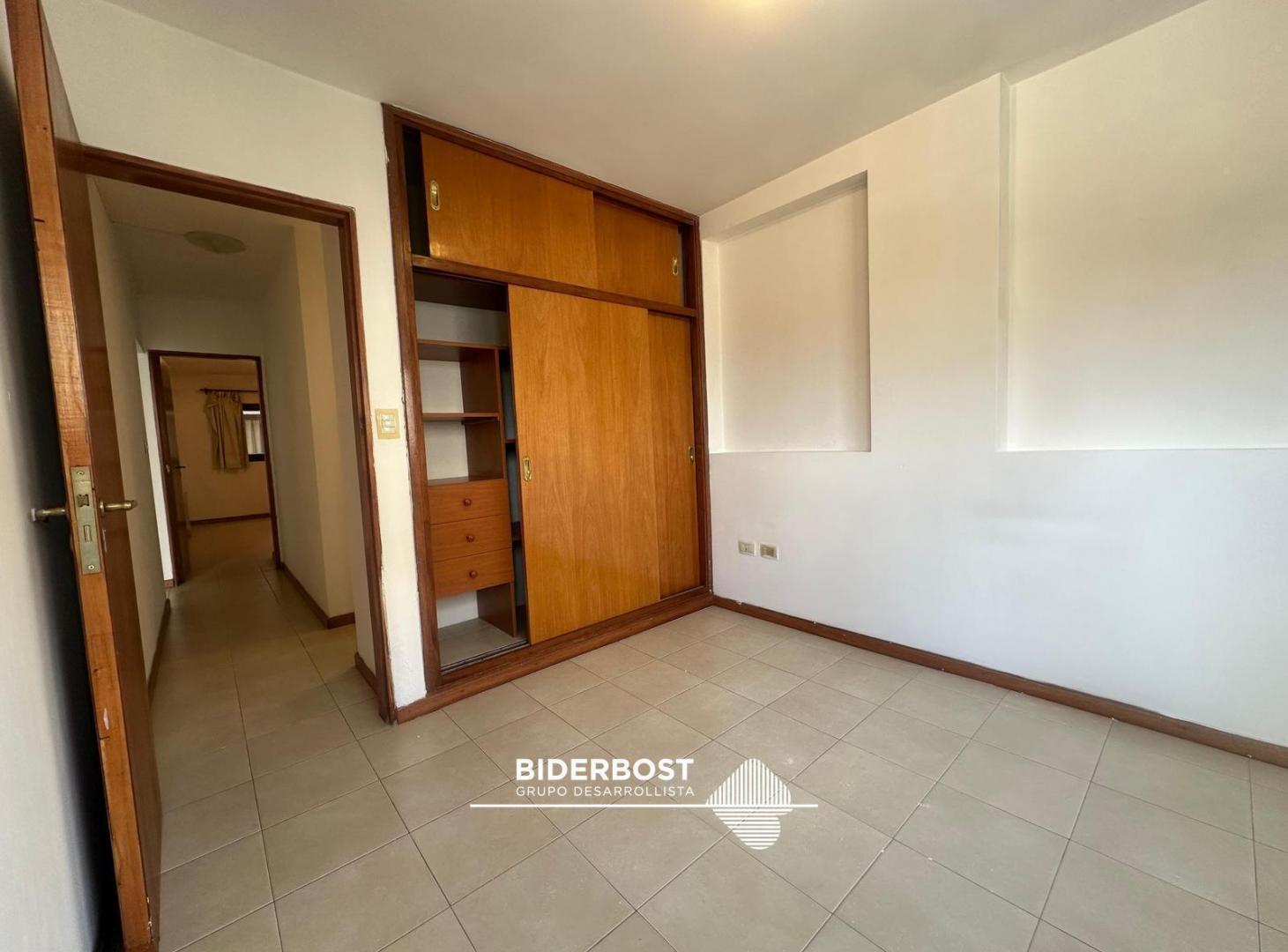 Foto de Departamento en venta de dos dormitorios en el centro de Villa Carlos, imagen 4