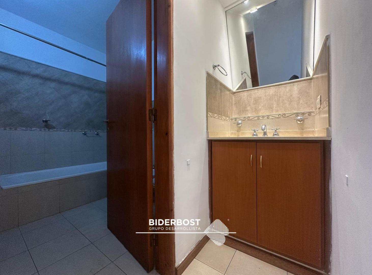 Foto de Departamento en venta de dos dormitorios en el centro de Villa Carlos, imagen 3