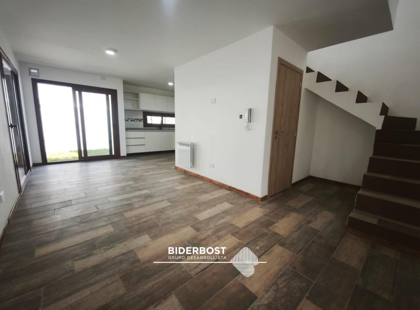 HERMOSO TRIPLEX  3 DORMITORIOS A ESTRENAR SANTA RITA