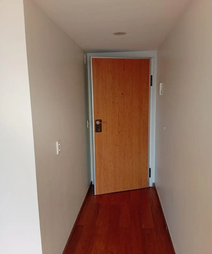 Hermoso 2 al C/frente con balcon. Aire acondicionado, edificio con piscina y laundry 2