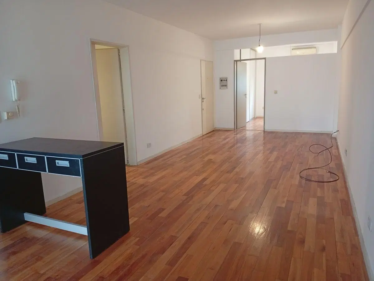 Hermoso 2 ambientes al frente con balcon. Edificio con piscina y solarium 5