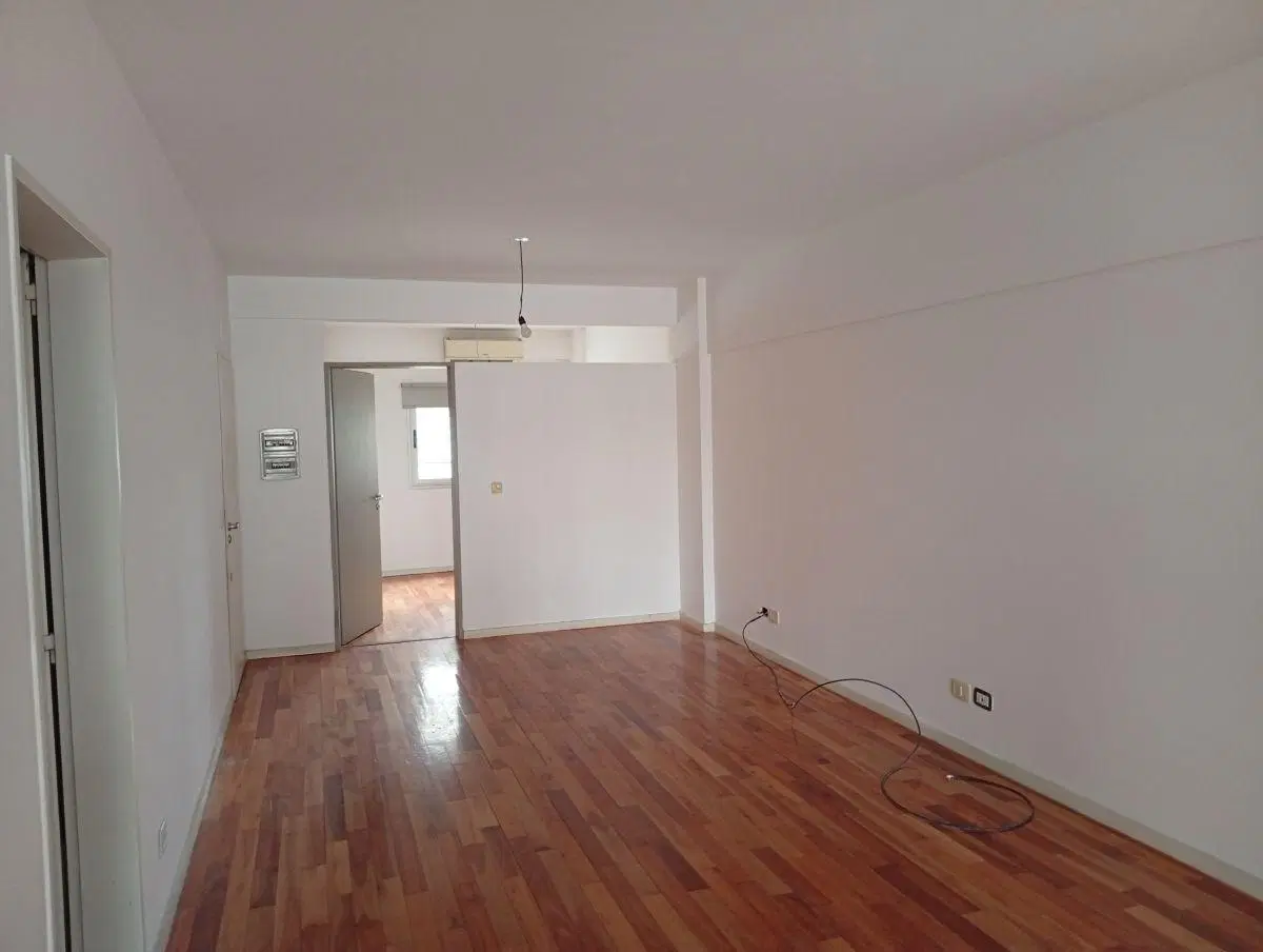 Hermoso 2 ambientes al frente con balcon. Edificio con piscina y solarium 3