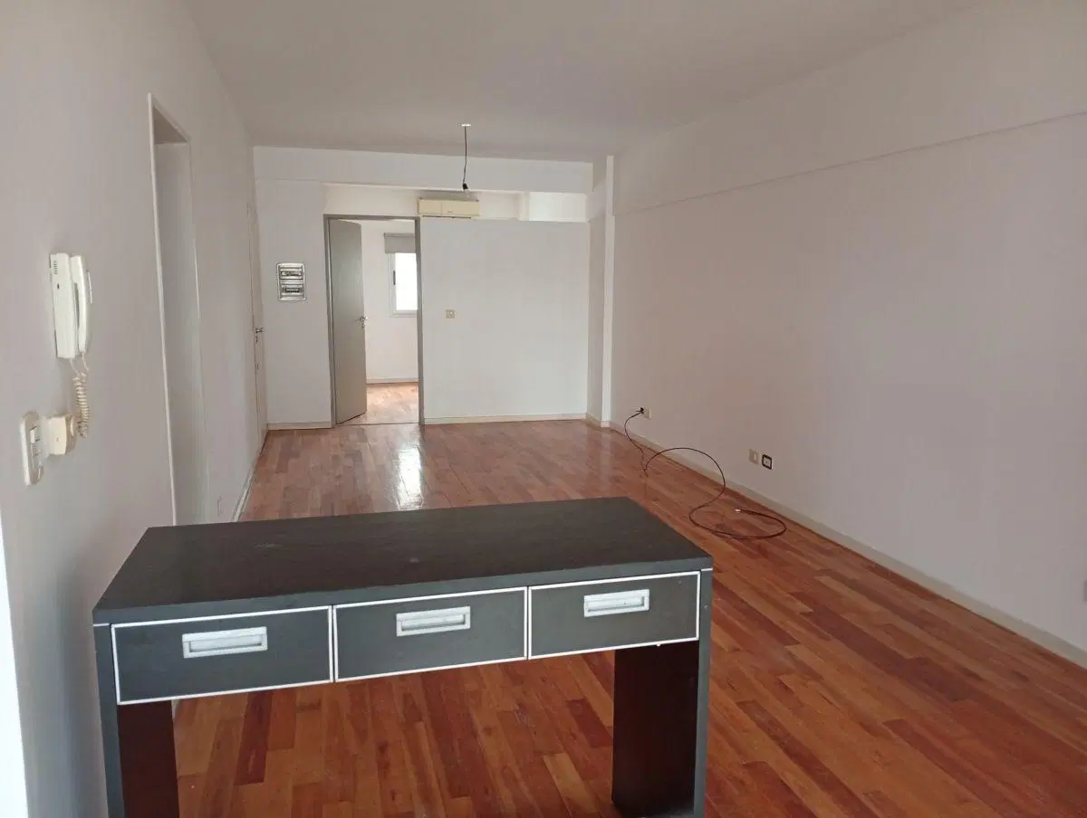 Hermoso 2 ambientes al frente con balcon. Edificio con piscina y solarium 2
