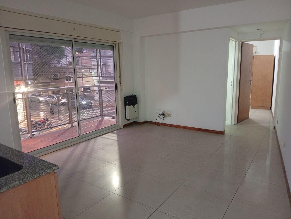 Foto de Muy lindo depto de 2 ambientes al frente con balcón corrido. Corazón de, imagen 3