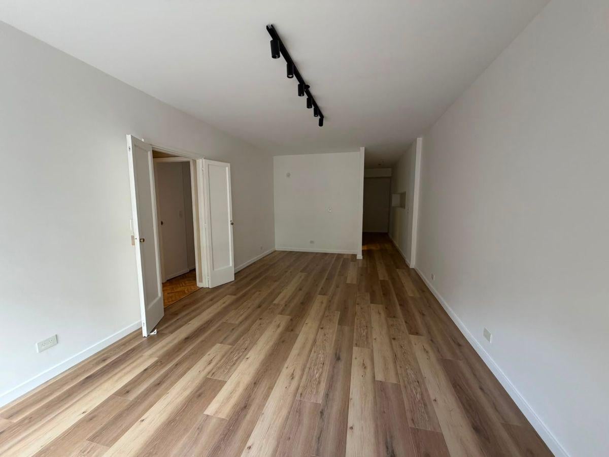 Foto de Espectacular y todo reciclado 3 Ambientes con 2 baños. Lujo !!. Alto, imagen 2