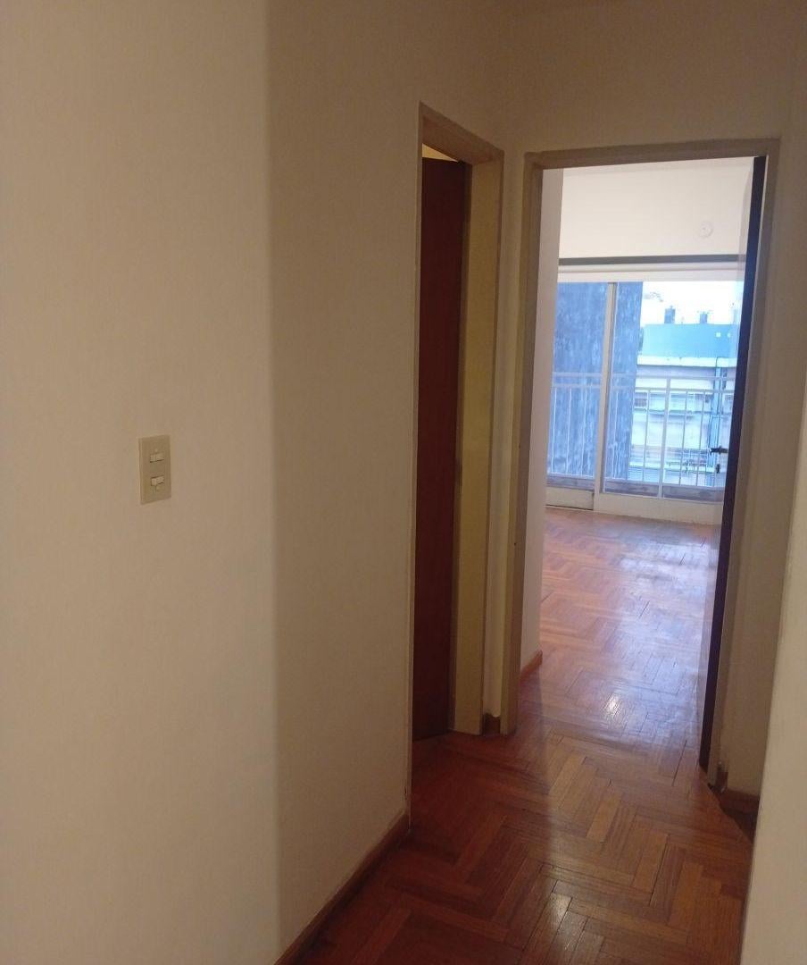 Foto de Muy lindo y super luminoso 2 ambientes an piso 4to . C/fte con balcón, imagen 4