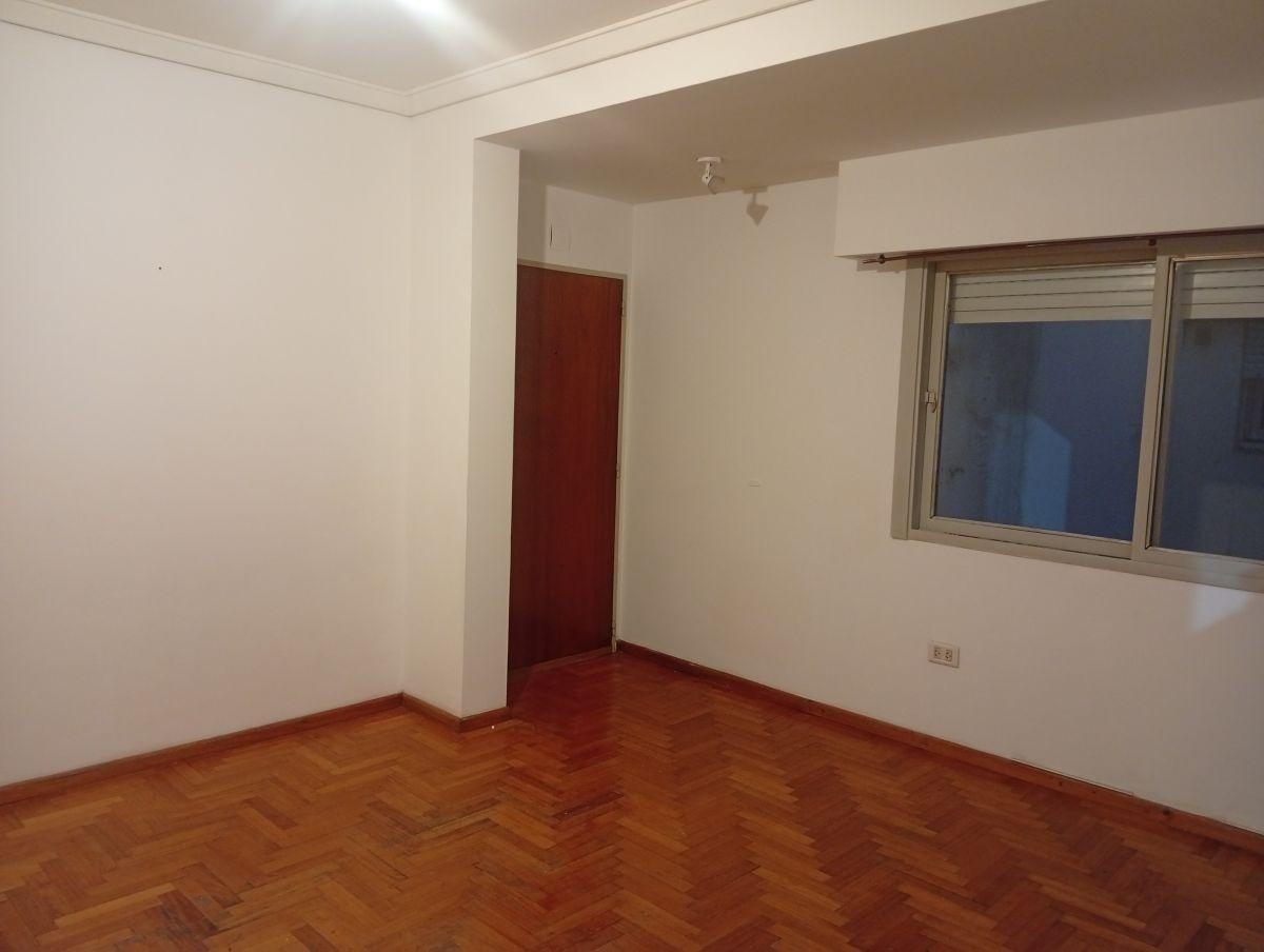 Foto de Muy lindo y super luminoso 2 ambientes an piso 4to . C/fte con balcón, imagen 5