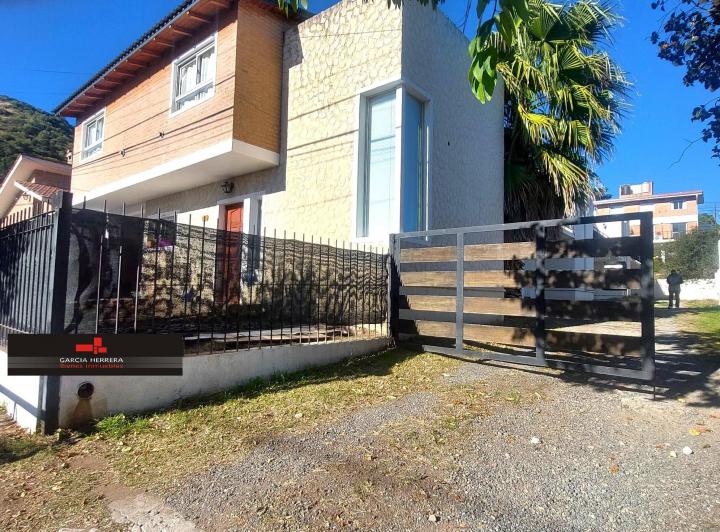 Dúplex de 90m2 en Exc. Ubicación con Servicios y Sin Expensas. 1