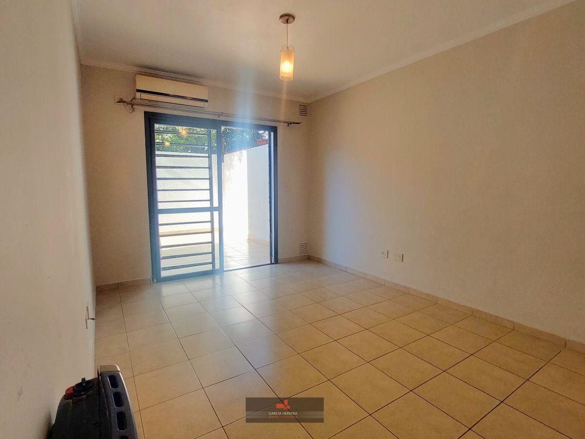 Foto de Departamento de 2 Dormitorios con Patio y Cochera en el Centro Nuevo de, imagen 2