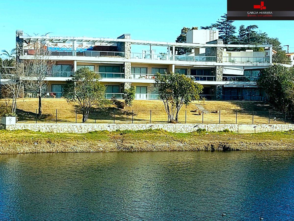 Foto de El departamento mas lindo sobre la costanera del Centro Nuevo., imagen 1