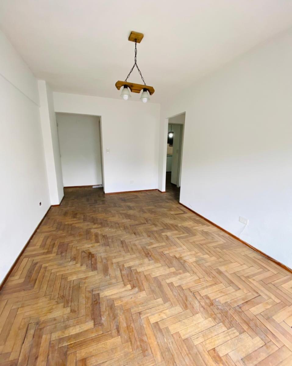 Departamento de 3 Ambientes Al Frente con Balcon 2