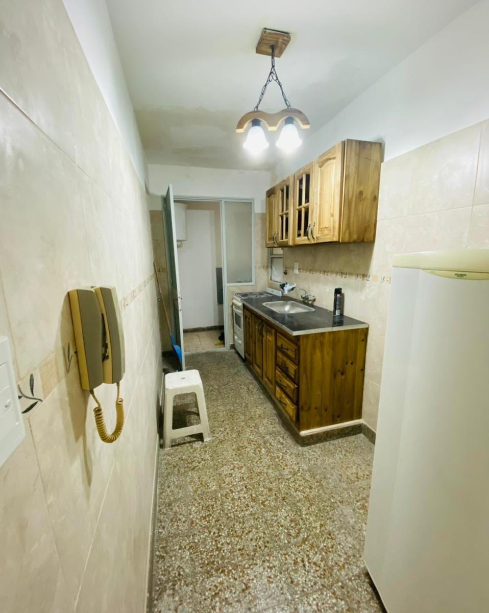 Departamento de 3 Ambientes Al Frente con Balcon 3