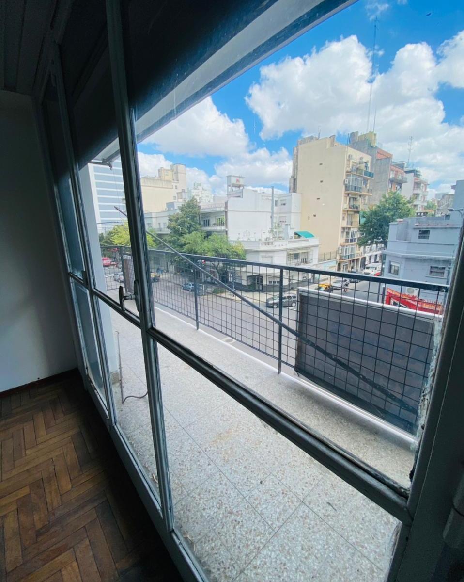 Departamento de 3 Ambientes Al Frente con Balcon 4