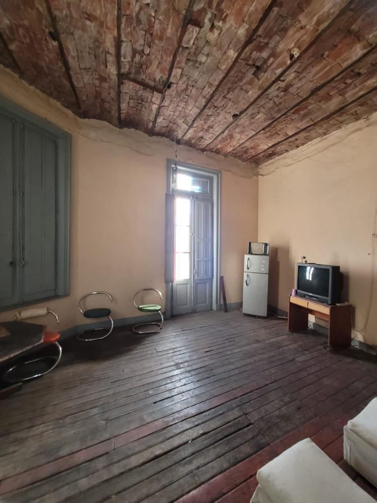 DEPARTAMENTO TIPO CASA - 1° PISO POR ESCALERA 