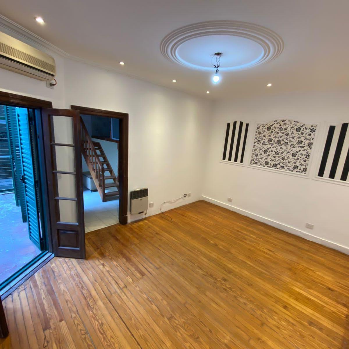4 Ambientes Amplios Tipo Casa - Planta Baja y Primer Piso con Terraza y Patio (Se Vende con Renta) 2