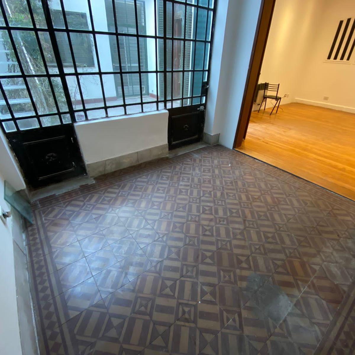 4 Ambientes Amplios Tipo Casa - Planta Baja y Primer Piso con Terraza y Patio (Se Vende con Renta) 4